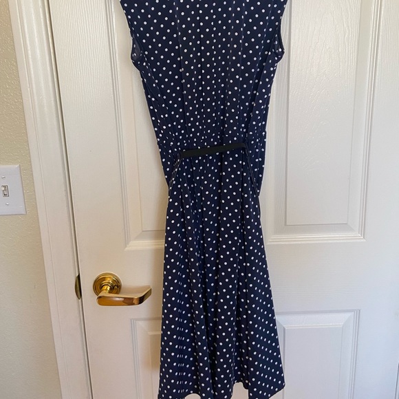 Half buttoned dress with stretchable belt - Picture 2 of 6